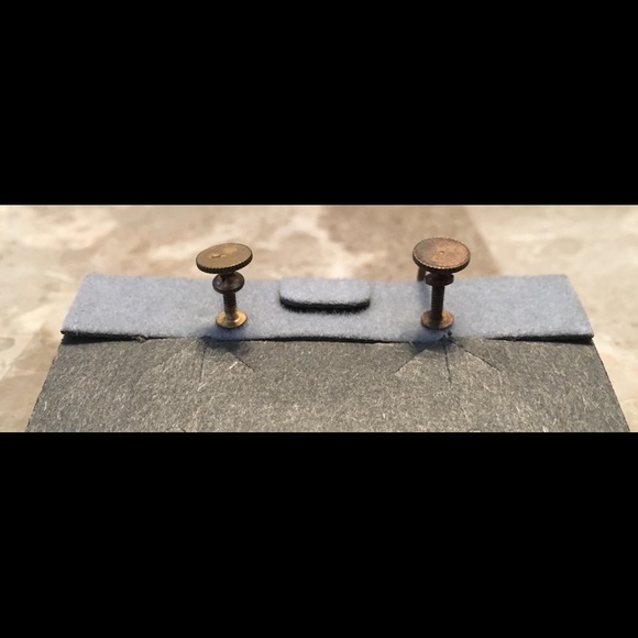 1940's Vintage Black Onyx Cameo Screw-On Earring. - Picture 6 of 8